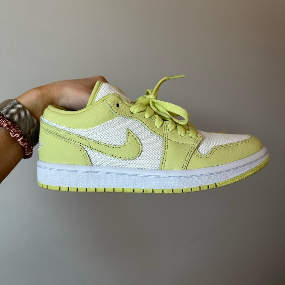 Nike air Jordans 1 Low. Limelight Women's